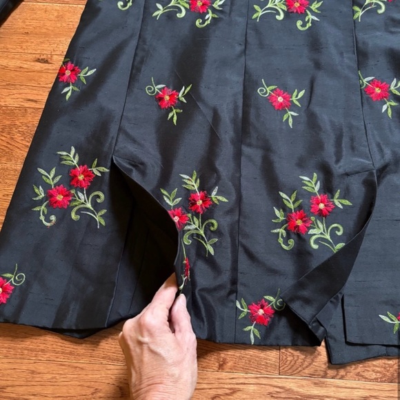 Silk black longline jacket blazer.coat. with Red Floral embroidery. Pockets ! - Picture 13 of 14